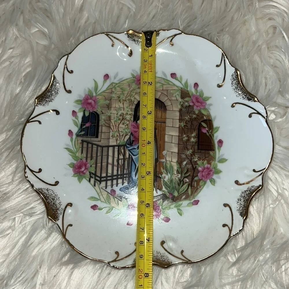 Vintage 8” Porcelain Gold Trim Jesus Plate Decor - Picture 3 of 3